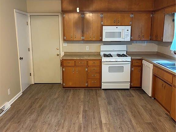 4th image of 3708 NE 43rd St