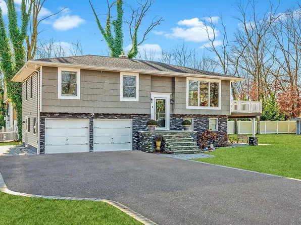 2 Argyle Place, Smithtown, NY 11787