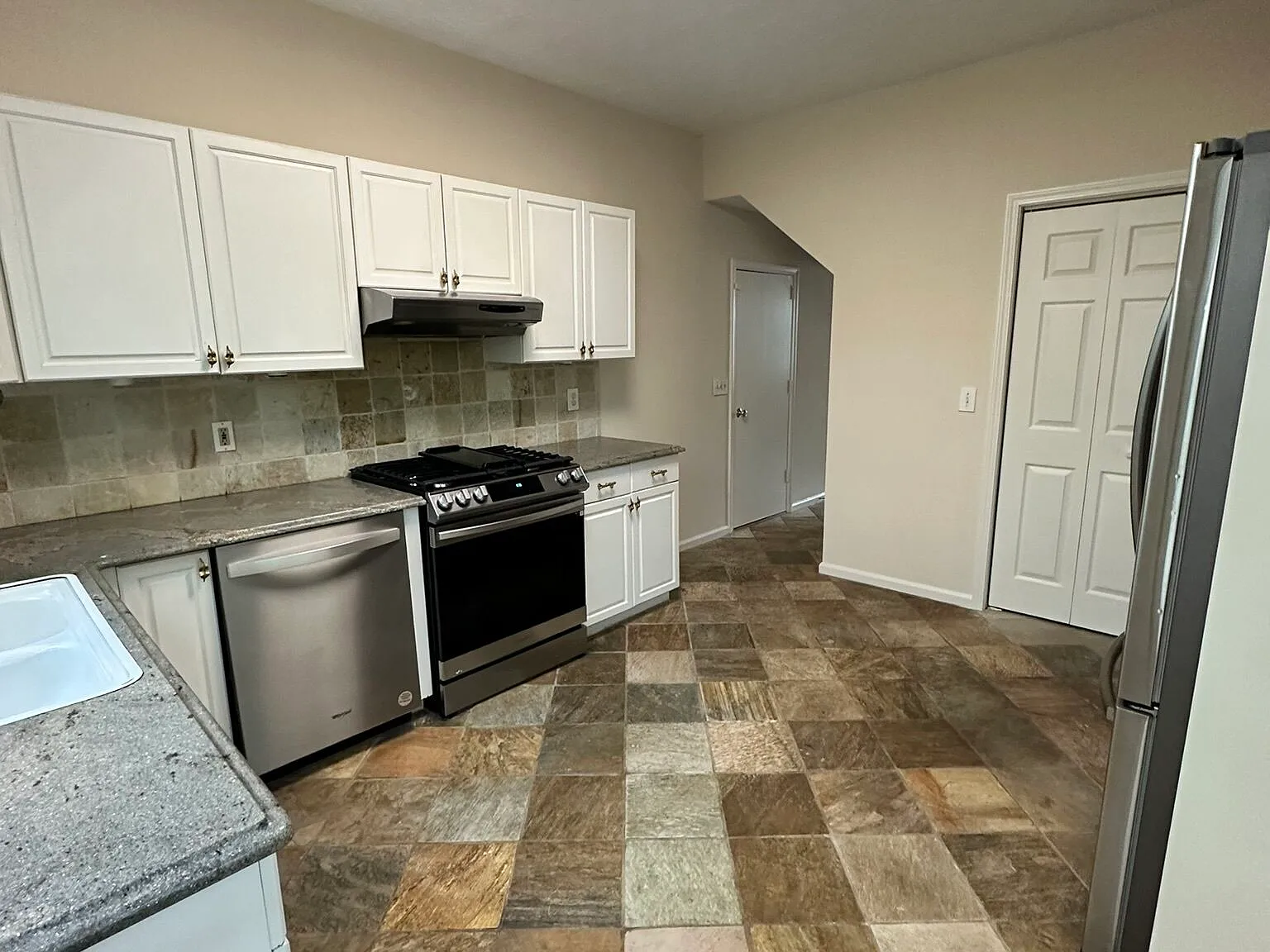 3 bed, 2.5 bath, 1773 sqft, $2,395 — Photo 4