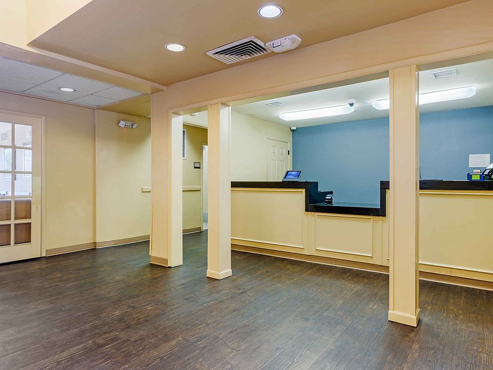 Lobby and Guest Check-in