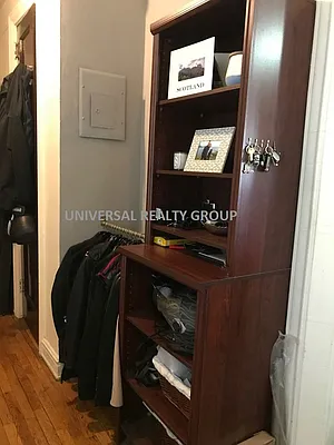 Rented by Universal Realty Group | media 10