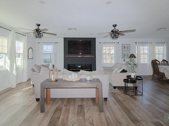 5th image of 3404 Paradise St