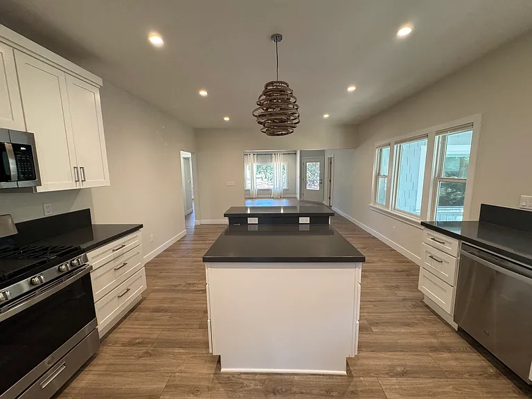 605 W Ojai Ave — Photo 3
