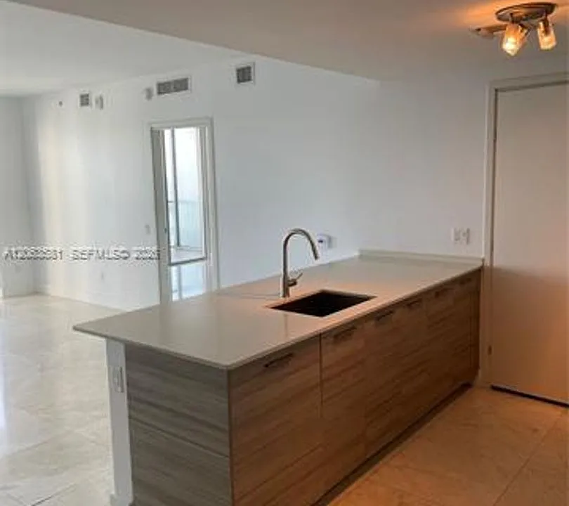 1300 Brickell Bay Dr #CU-3204