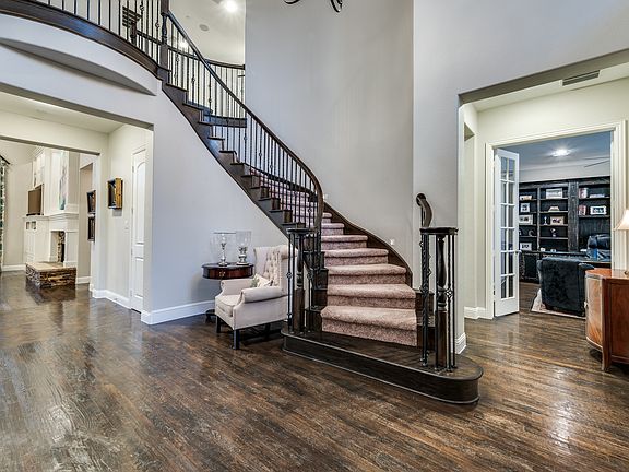 4th image of 929 Cipriani Dr