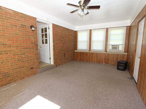 3rd image of 332 Whippoorwill Ln