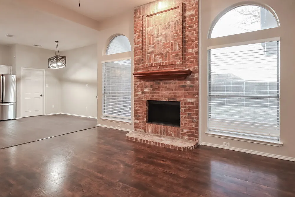 3 bed, 2.0 bath, 1928 sqft, $2,525 — Photo 4