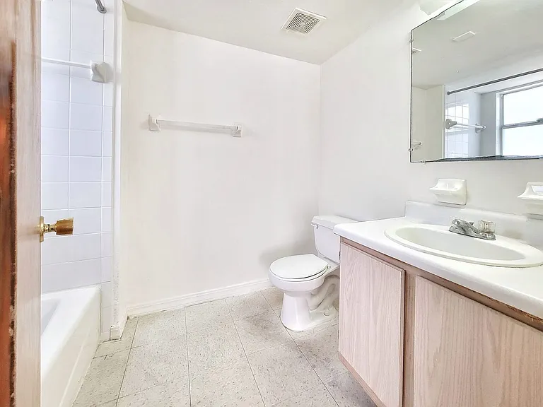 2360 SW Archer Rd #505 — Photo 18