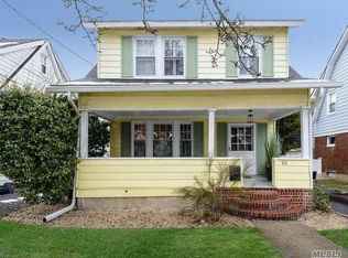 53 Park Ave, Port Washington, NY 11050