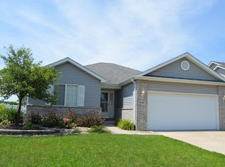 860 Blackhawk Dr, Braidwood, IL 60408