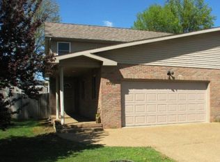 8070 Alexandra Ln, Newburgh, IN 47630