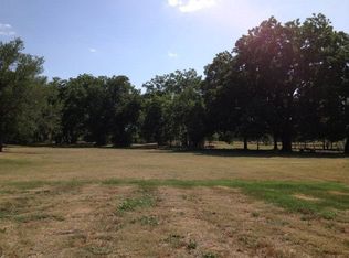 517 Bugtussle Ln, Luling, TX 78648