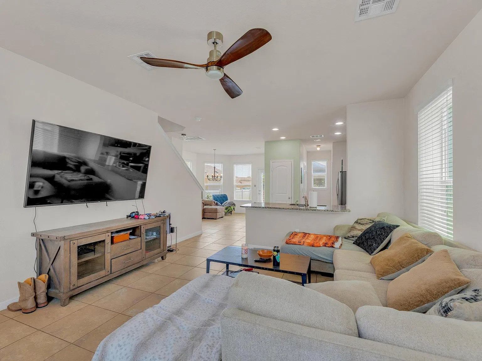 3 bed, 2.5 bath, 1308 sqft, $1,850 — Photo 4