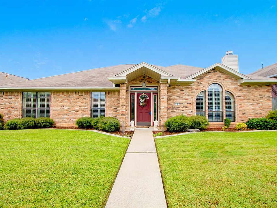 1st image of 4 Friendswood Dr