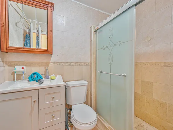 121 Montauk Avenue image 4 of 19