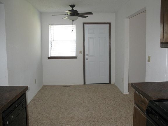 Diningroom, door to patio
