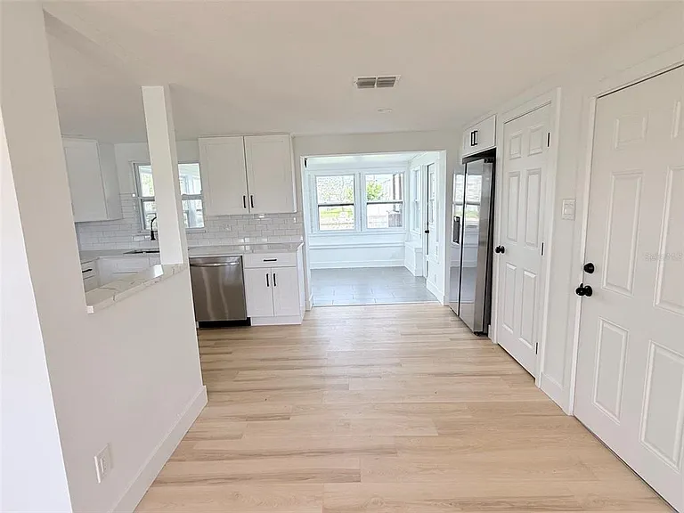 13617 Frances Ave — Photo 6