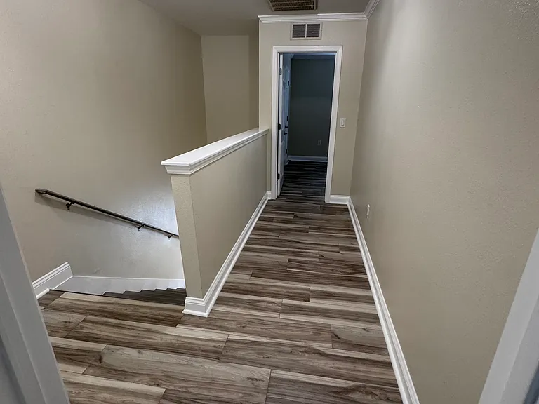 2nd floor landing looking towards the guest bedroom.