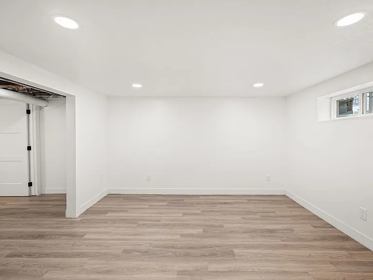 2624 W 8th Ave — Photo 8