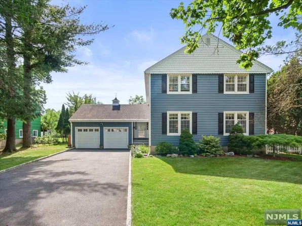 271 Golden Gate Ave, Oradell, NJ 07649