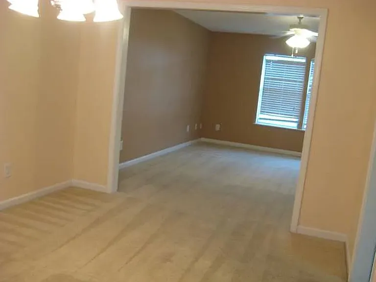 392 Eagle Pointe Dr — Photo 3