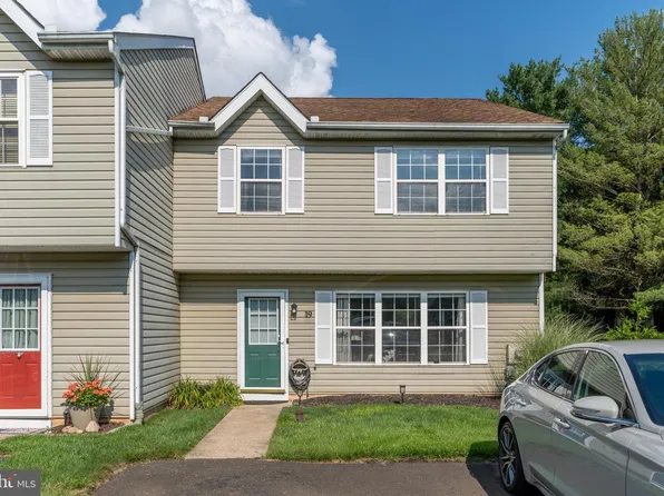 19 Jennifer Dr, Chalfont, PA 18914