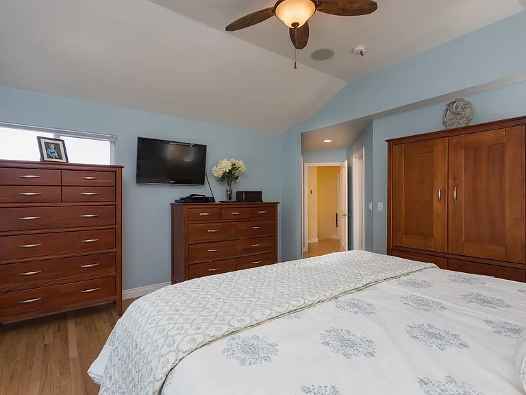 8 Aquarius Pl — Photo 12