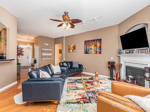 4th image of 10438 Tintinhull Dr