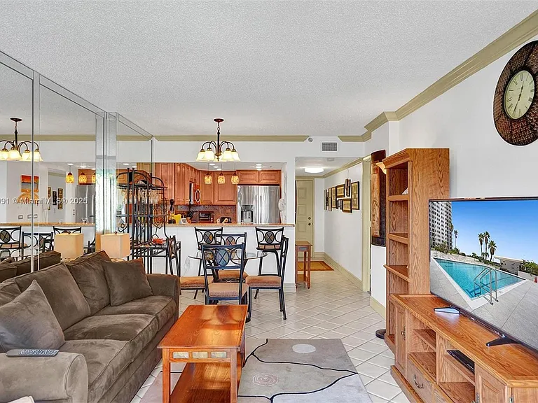 1201 S Ocean Dr — Photo 2