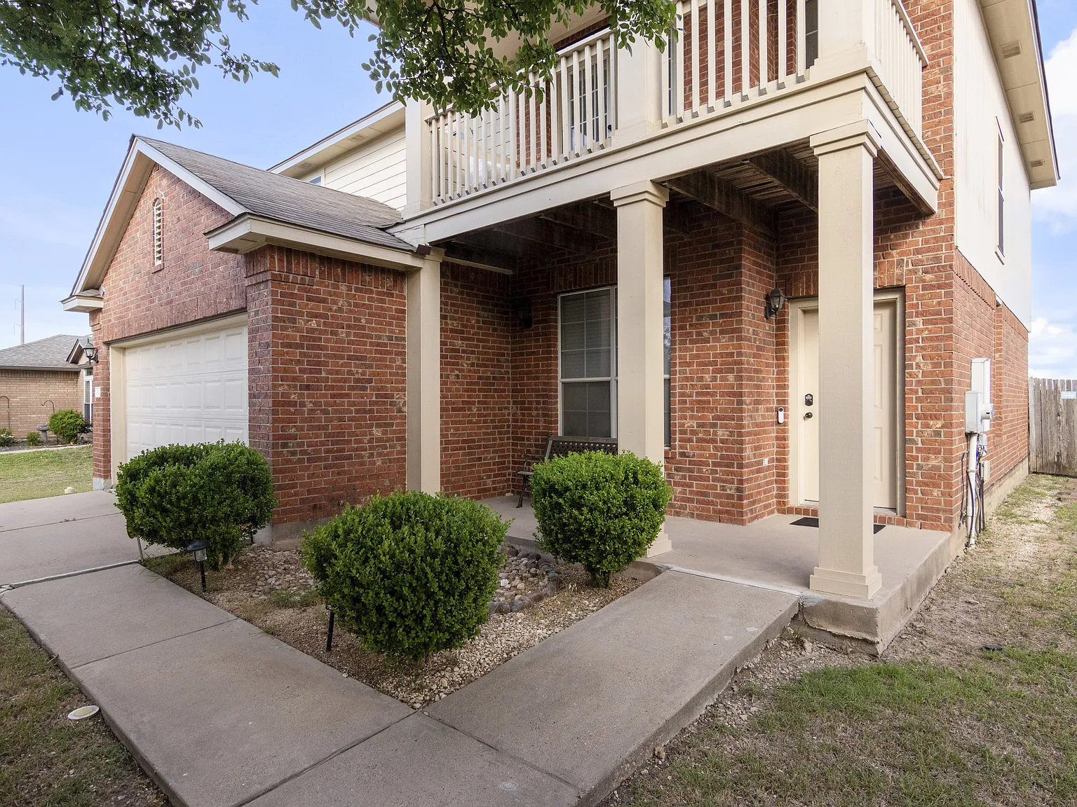 3 bed, 2.5 bath, 1870 sqft, $2,000 — Photo 3