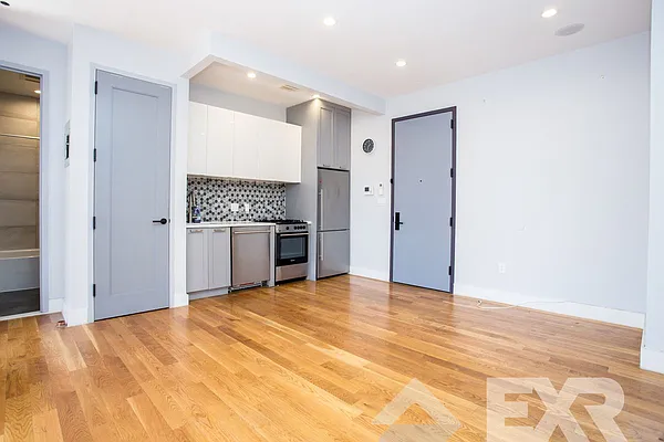 Rented by EXR | media 15