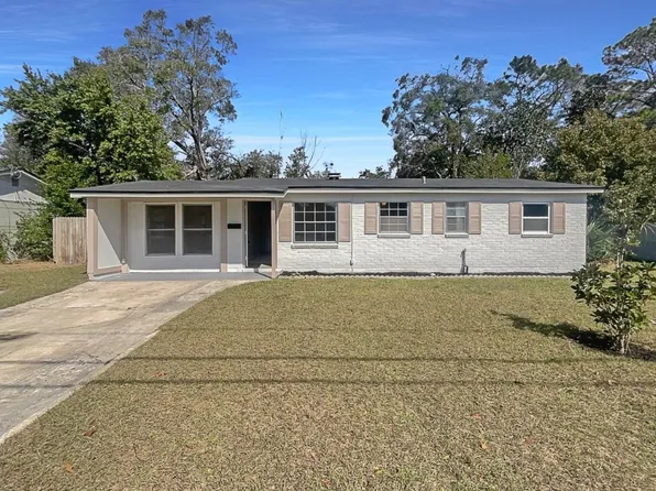 567 Renne Dr N, Jacksonville, FL 32218