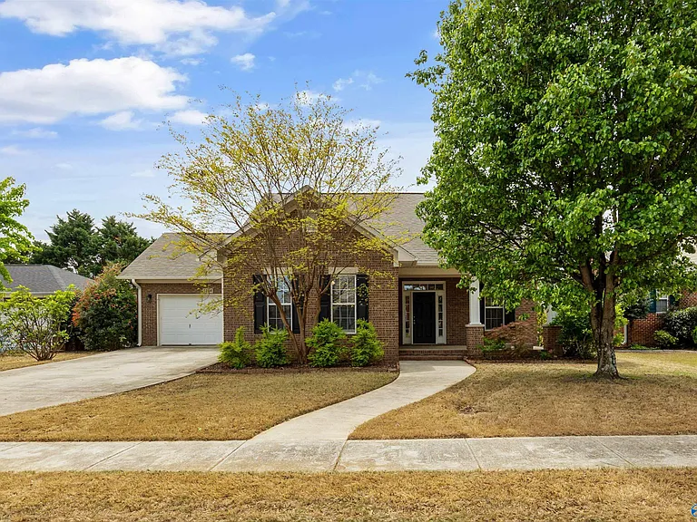 5104 Frankford Dr SE — Photo 1