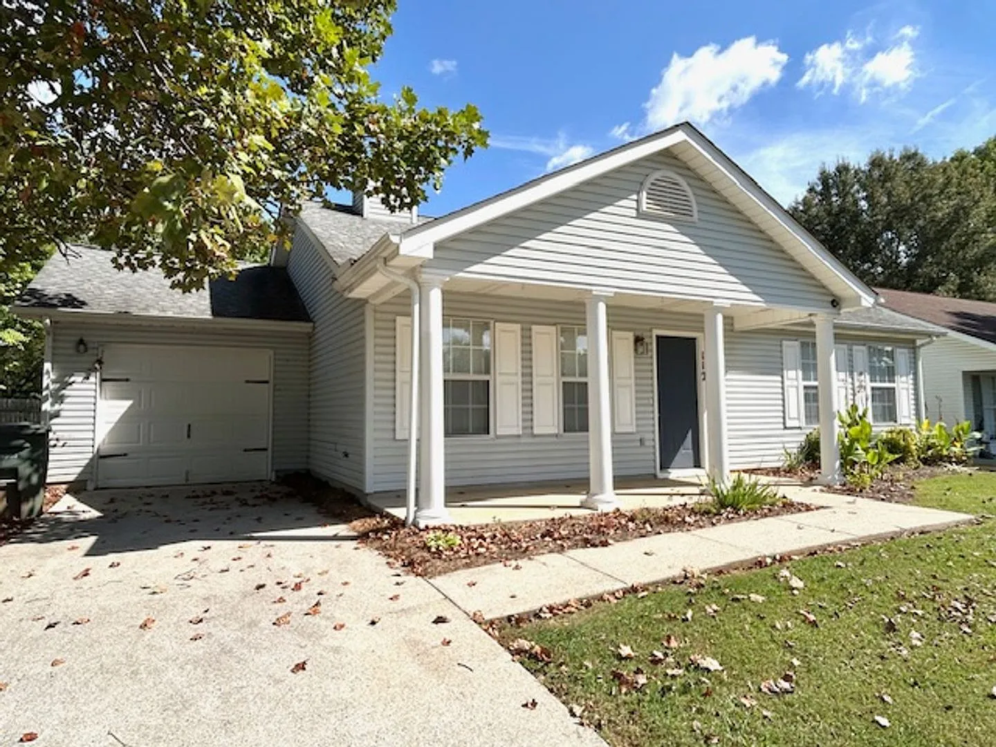 Beautiful 3 Bedroom 2 Bath Home in the Heart of Madison! — Photo 2
