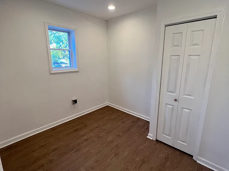 308 W Queen Ln #1 — Photo 9