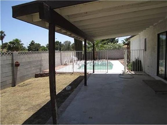 5th image of 4005 Rubidoux Dr