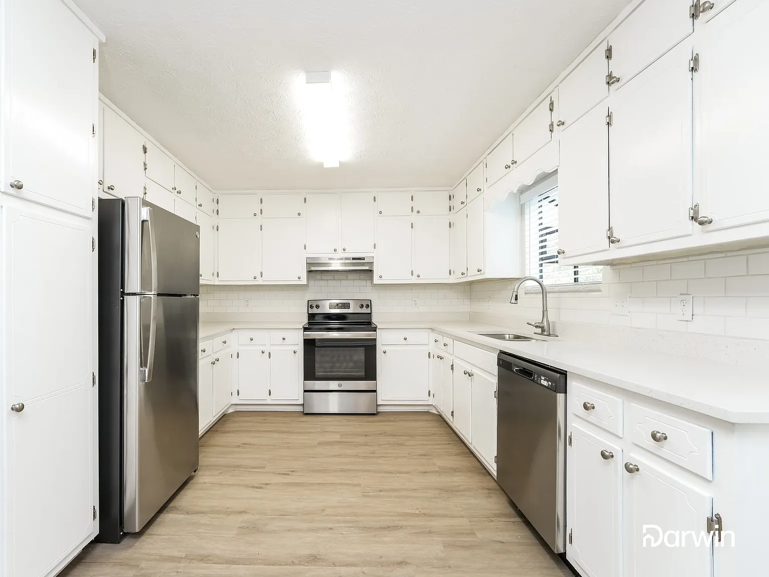3 bed, 2.0 bath, 2118 sqft, $1,899 — Photo 2