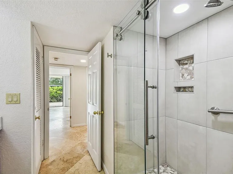 100 Oakmont Ln #106 — Photo 32