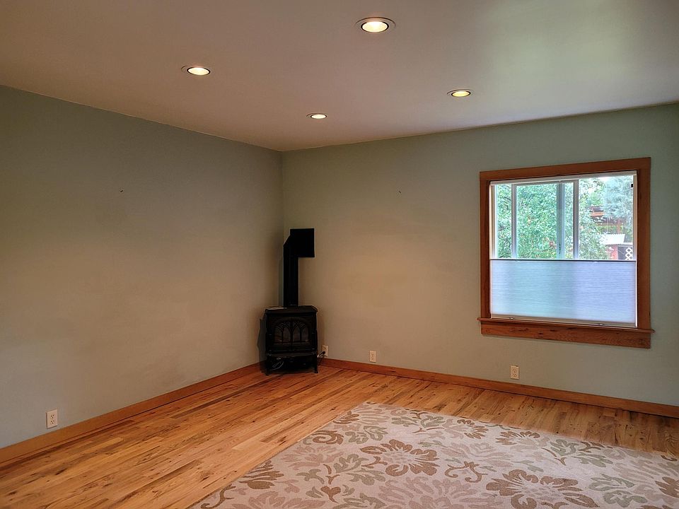 1st image of 825 Woodford Ave #A