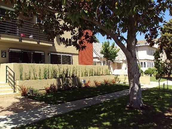 WELL MAINTAINED GROUNDS!