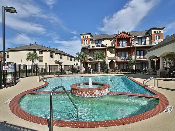 Community Pool and Spa