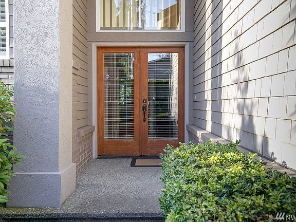 3rd image of 442 4th Ave S
