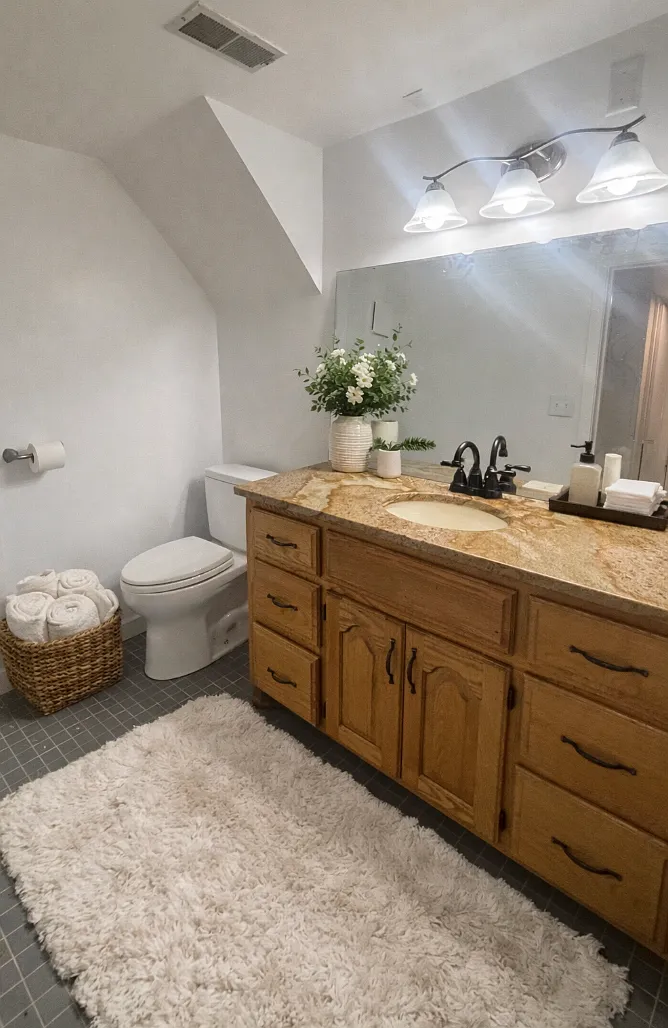 3 bed, 2550 sqft, $2,500 — Photo 3
