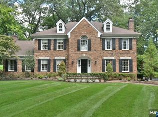 149 E Orchard St, Allendale, NJ 07401