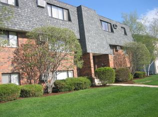 1253 Getzelman Dr, Elgin, IL 60123