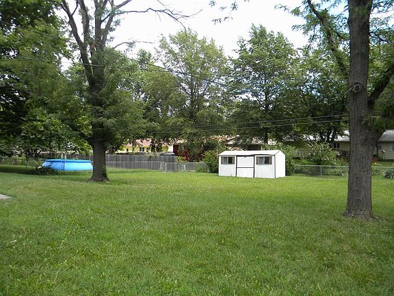 3rd image of 820 Sunrise Dr