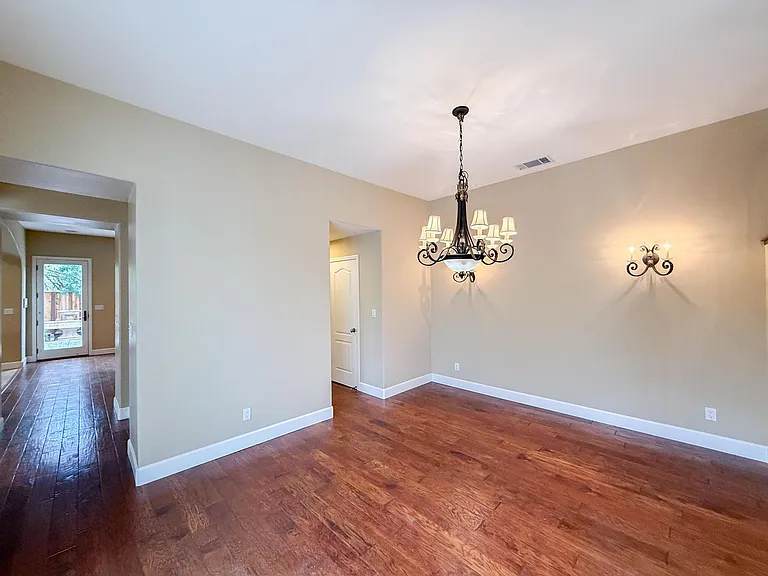 342 Stanforth Ct — Photo 5