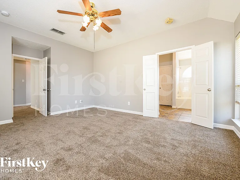 4909 Lodgepole Ln — Photo 8