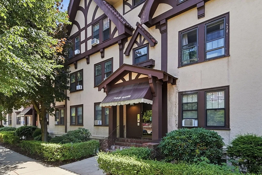 2 bed, 1.0 bath, 719 sqft, $2,900 — Photo 1