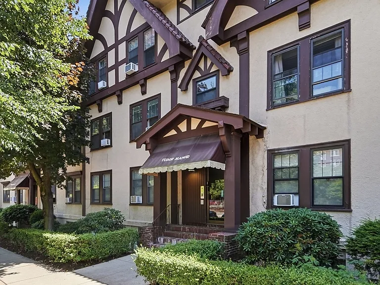1722 Commonwealth Ave #1 — Photo 1